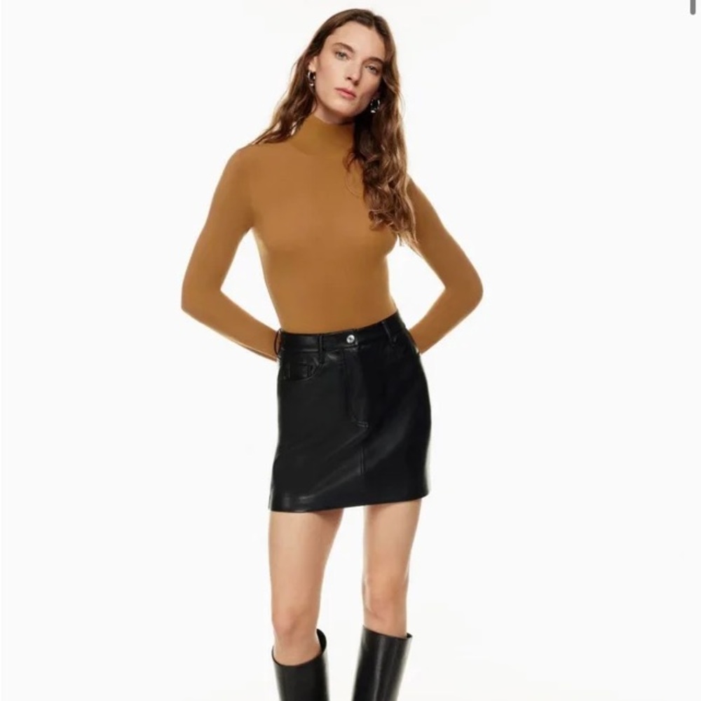 Aritzia x Wilfred vegan leather skirt BWT size 8